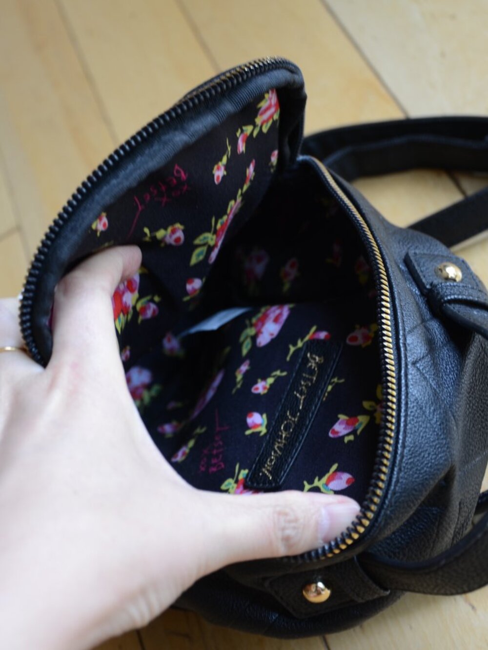 Betsey Johnson Mini Dog Face Backpack - Picture 12 of 12